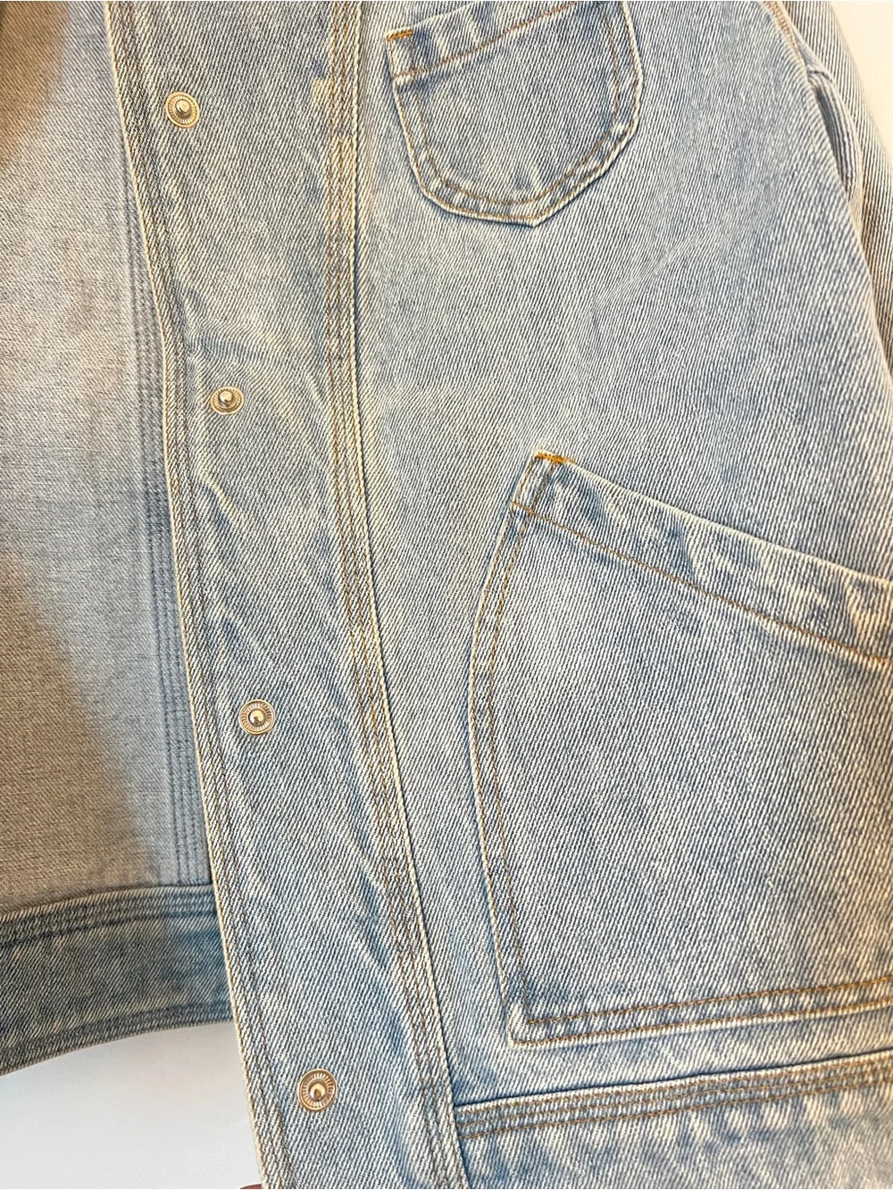 Woman Light Wash Denim Jacket with Mustard Corduroy Collar - Picture 5 of 15